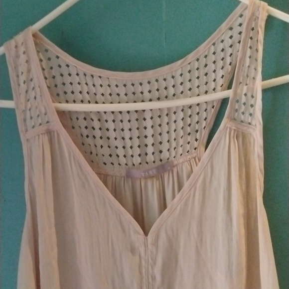 Super cute flowey light cream tank! - Picture 7 of 10